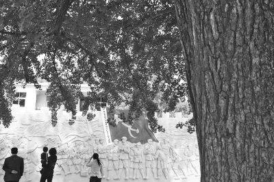 信陽市羅山縣何家沖村，當(dāng)年紅二十五軍從這里出發(fā)。記者李文波攝影