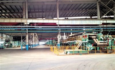 12月4日，三峽全通一個閑置的車間內(nèi)，落滿厚厚的塵土。