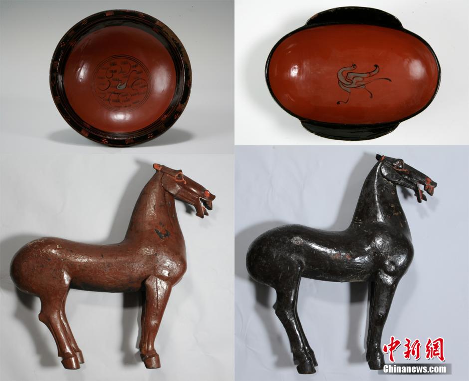 圖為出土漆器240余件，器形有耳杯、奩、幾、盤、盒、俑、馬等。