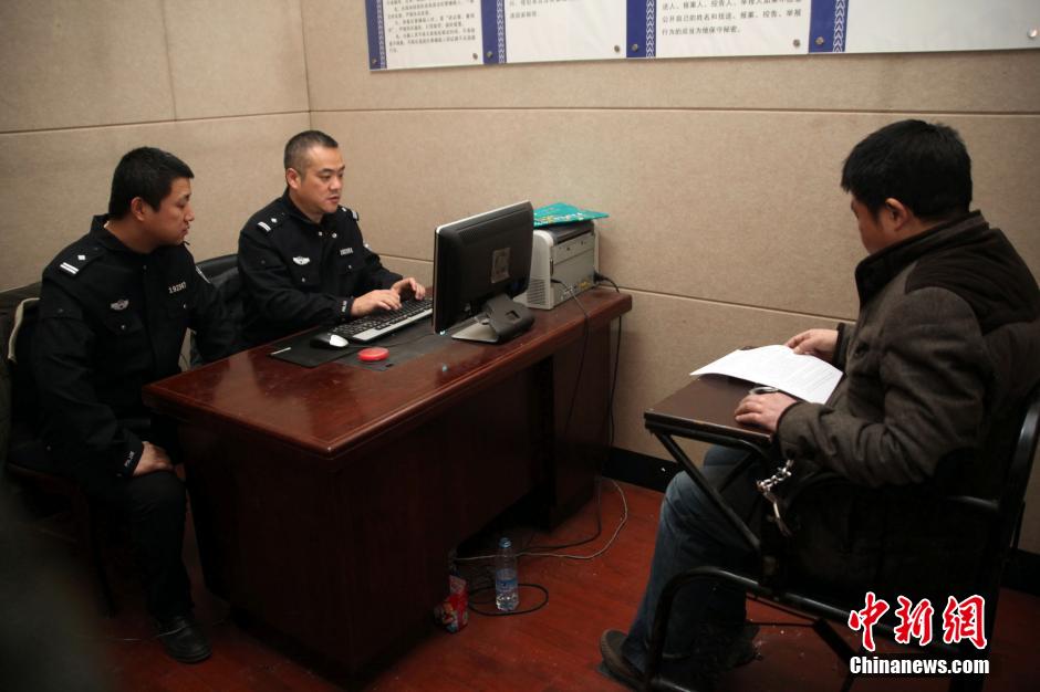 圖為突審犯罪嫌疑人（資料圖片）。