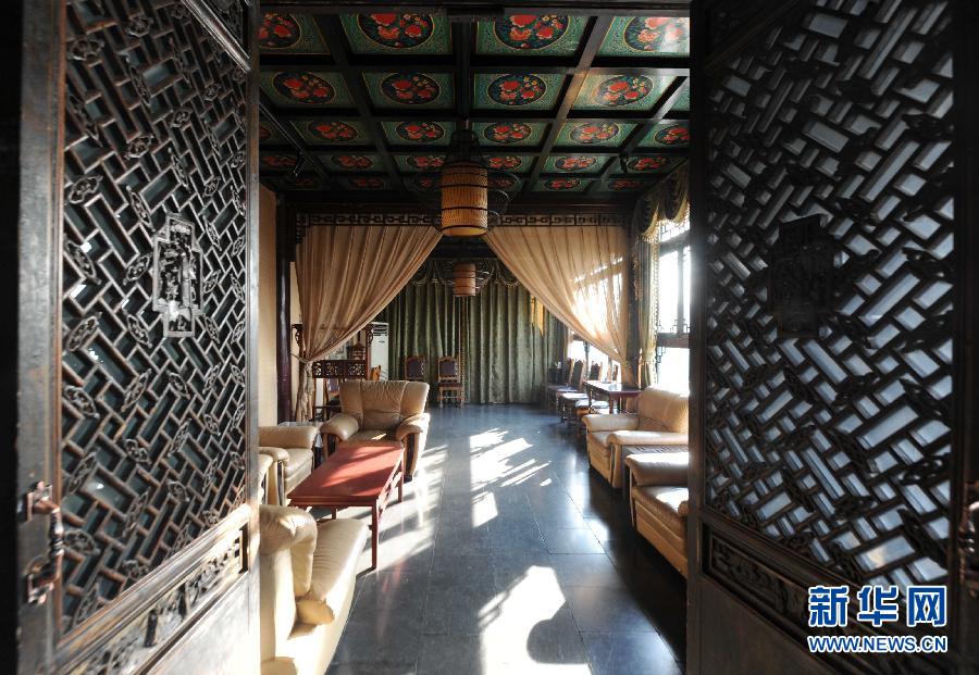 　“停業(yè)調(diào)整”的北海公園內(nèi)高檔餐廳上林苑內(nèi)部一角（1月15日攝）。