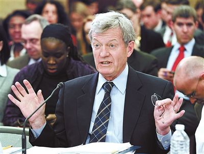 2012年2月1日，鮑卡斯在國(guó)會(huì)會(huì)議上發(fā)言供圖/IC