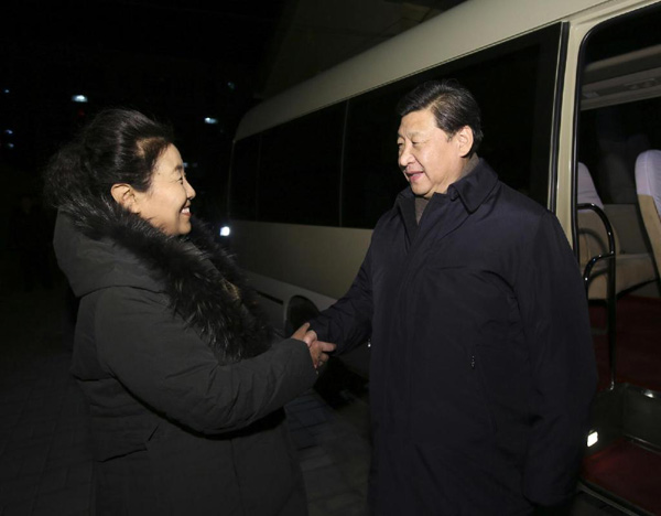 習近平27日晚看望了牛玉儒同志家屬。