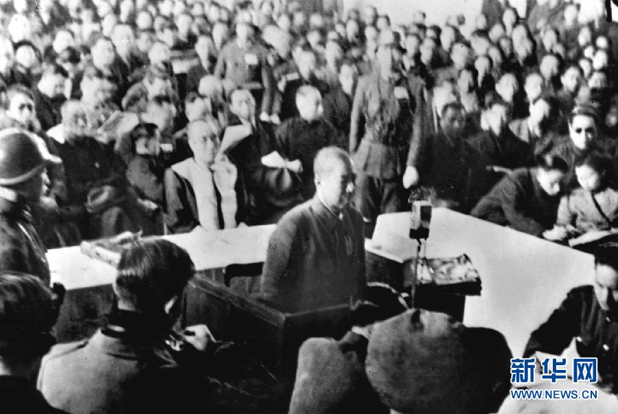 這是抗日戰(zhàn)爭(zhēng)勝利后，制造南京大屠殺的主要罪犯、日軍第6師團(tuán)師團(tuán)長(zhǎng)谷壽夫被押上審判臺(tái)并被處死刑。