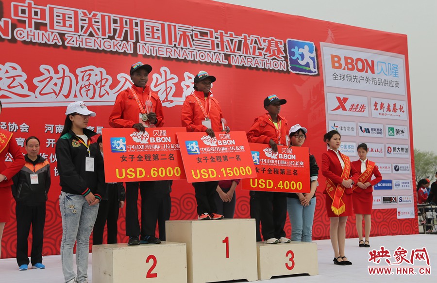 女子全程前三名選手。