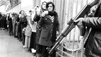 4月5日，阿富汗總統(tǒng)大選投票工作進行