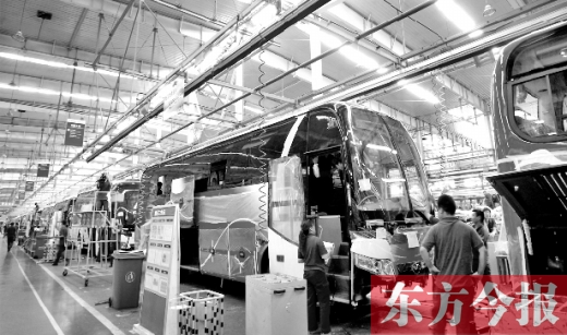 隨著能源和環(huán)保的壓力加大，跟隨國家的產(chǎn)業(yè)風(fēng)向標(biāo)，河南汽車產(chǎn)業(yè)也大力發(fā)展電動汽車，力求“彎道超車”。