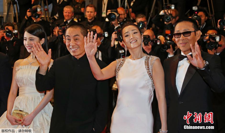 《歸來(lái)》戛納首映 兩代謀女郎紅毯PK