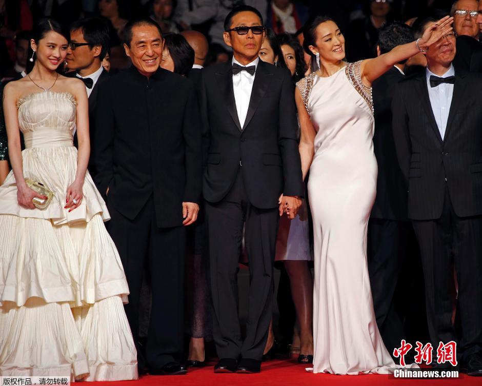 《歸來(lái)》戛納首映 兩代謀女郎紅毯PK