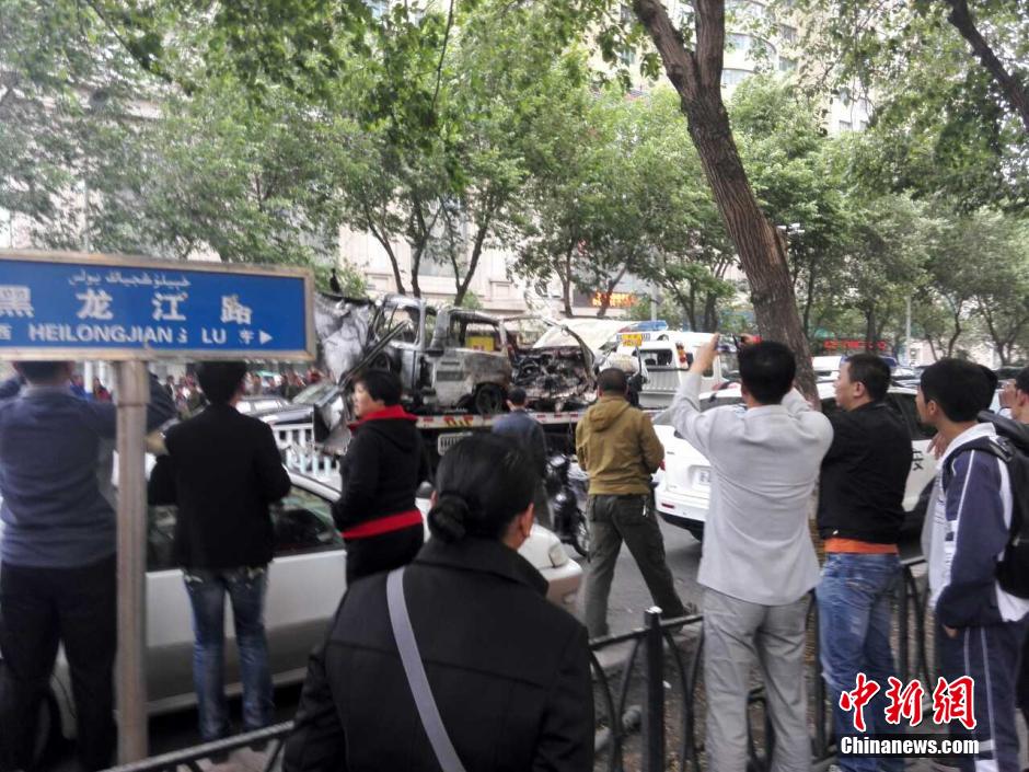 自治區(qū)和烏魯木齊市有關(guān)部門迅速處置，傷員已全部送往醫(yī)院救治。