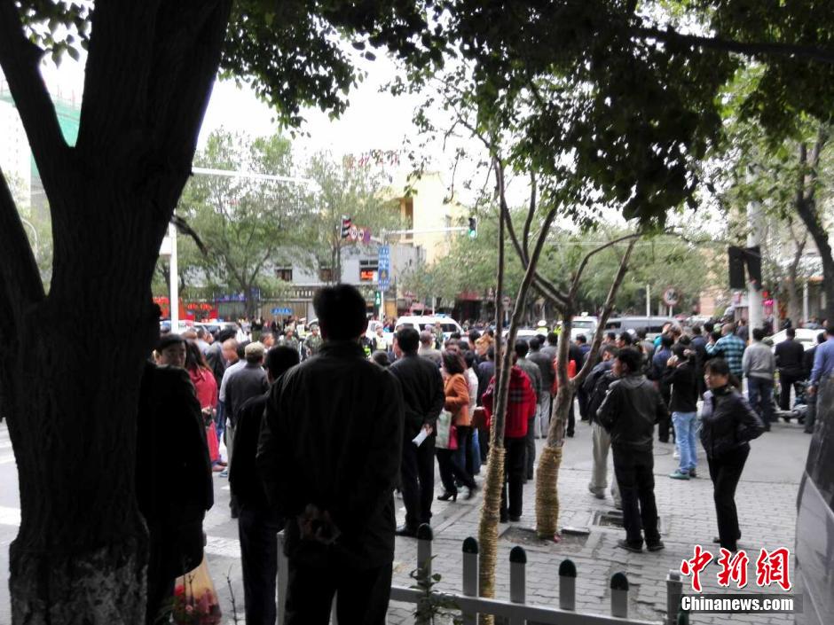 自治區(qū)和烏魯木齊市有關(guān)部門迅速處置，傷員已全部送往醫(yī)院救治。