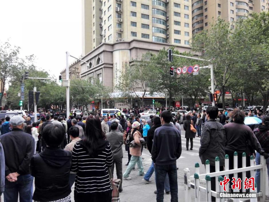 自治區(qū)和烏魯木齊市有關(guān)部門迅速處置，傷員已全部送往醫(yī)院救治。