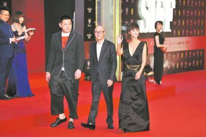 　　《勝利》劇組走紅毯，只可惜黃海波未能參加。