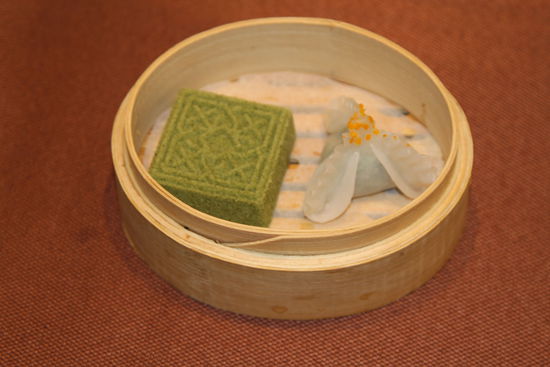 金陵茶香方糕和狀元餃。 花惠生 供圖