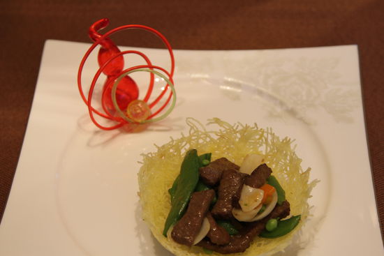 雀巢爆羊柳。 花惠生 供圖