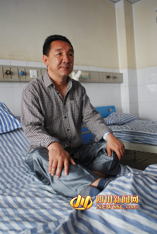 病床上的馬建華，羅本平攝。