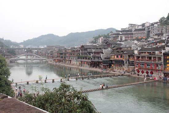 鳳凰古城以被吐槽七次高居最想吐槽榜榜首，而這七次吐槽全部來自在鳳凰古城隨機采訪的10名游客中。