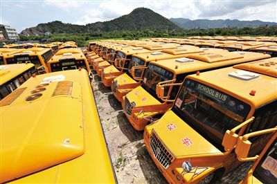 8月28日，浙江溫嶺，擱置農(nóng)村近1年的校車。