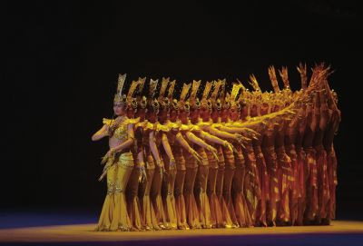 在歡迎晚宴上，上演經(jīng)典節(jié)目千手觀音。新華社發(fā)