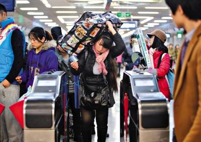 “網(wǎng)絡黃?！迸浒僬讓拵屍?0.1秒發(fā)現(xiàn)退票