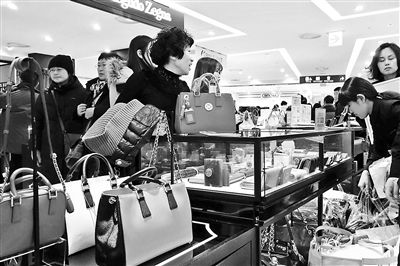 我國(guó)去年出境人數(shù)超過(guò)1億人次，境外消費(fèi)超過(guò)1萬(wàn)億元人民幣 供圖/CFP