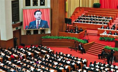 十二屆全國人大三次會議舉行第二次全體會議，全國人大常委會委員長張德江作全國人大常委會工作報告。