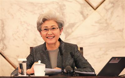 3月4日，十二屆全國(guó)人大三次會(huì)議在人民大會(huì)堂舉行新聞發(fā)布會(huì)，大會(huì)發(fā)言人傅瑩回答中外記者的提問(wèn)。