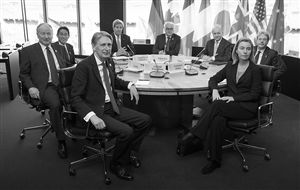 4月15日，日本外相岸田文雄（左二）參加G7外長(zhǎng)會(huì) 新華社發(fā)