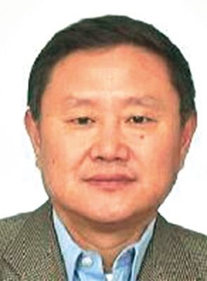 胡奉憲 現(xiàn)年60歲，外逃前任四川韻律實業(yè)發(fā)展公司總經(jīng)理、董事長，2009年11月逃往美國或澳大利亞。