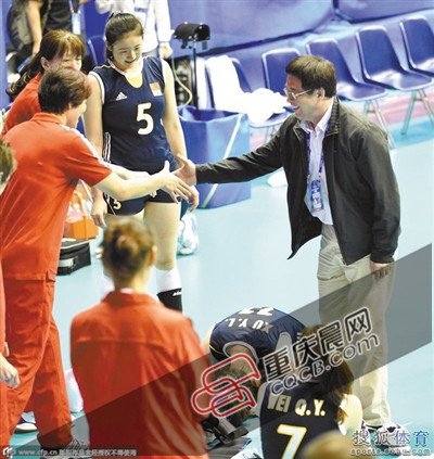 潘志琛(右)曾邀請郎平回歸。