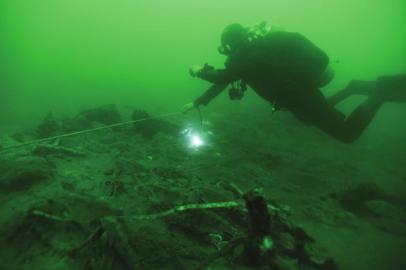 水下測繪。（圖據(jù)國家文物局水下文化遺產(chǎn)保護中心）