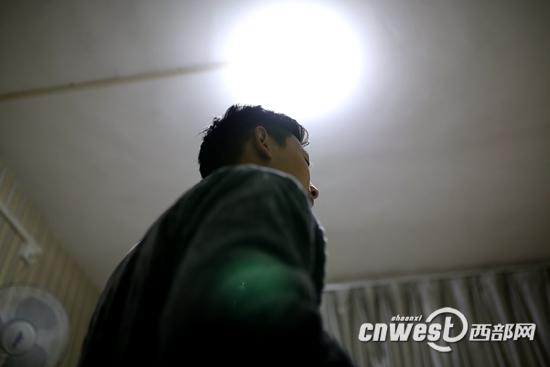 2013年2月份，17歲的林波在陜西省疾控中心拿到HIV確診報告。