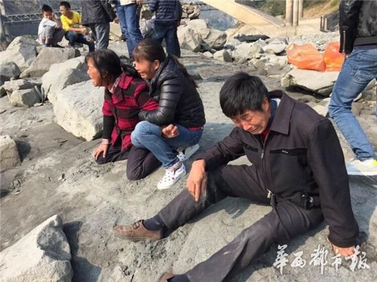 小伙跳江自殺 父母給不起撈尸錢(qián)遺體泡江中