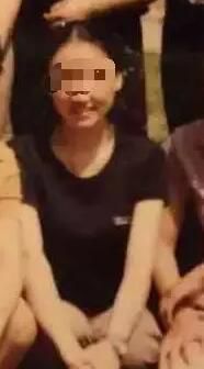 吳老師教音樂(lè)，已在該校工作十幾年。