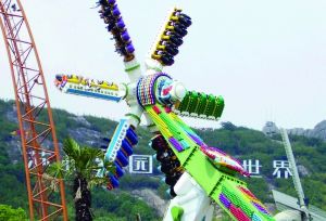 3月28日零點(diǎn)剛過幾分鐘，上海迪士尼6月16日開園日的門票就宣告售罄，巨大的訪問量一度導(dǎo)致票務(wù)系統(tǒng)出現(xiàn)間歇性故障，被網(wǎng)友調(diào)侃“激烈程度堪比春運(yùn)”。網(wǎng)上甚至有“黃牛”將一張開園門票炒到幾千元。