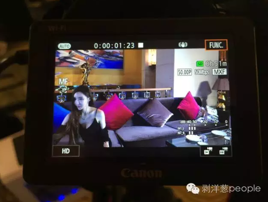 直播中的王瑞兒。攝影：于亞妮