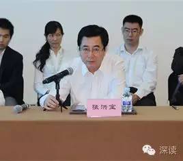 在天津紀(jì)委對(duì)王富強(qiáng)的通報(bào)中指出，王富強(qiáng)從“聽黨的話，永遠(yuǎn)跟黨走，做讓黨放心的人”這一初心出發(fā)，吃過苦、流過汗，曾為天津港保稅區(qū)的建設(shè)和發(fā)展、為天津市招商引資工作作出過貢獻(xiàn)。貢獻(xiàn)被認(rèn)可、贊譽(yù)，其驕傲自滿情緒漸生，覺得