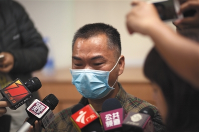 昨日，深圳，羅一笑的父親羅爾接受媒體采訪。圖/視覺中國