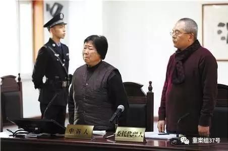 聶樹斌母親張煥枝聽取聶樹斌無罪的判決結果。 新華社發(fā)