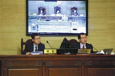 “小黃車”的商標(biāo)所有人“數(shù)人公司”代理律師稱，“ofo小黃車”侵犯了“小黃車”的注冊商標(biāo)。