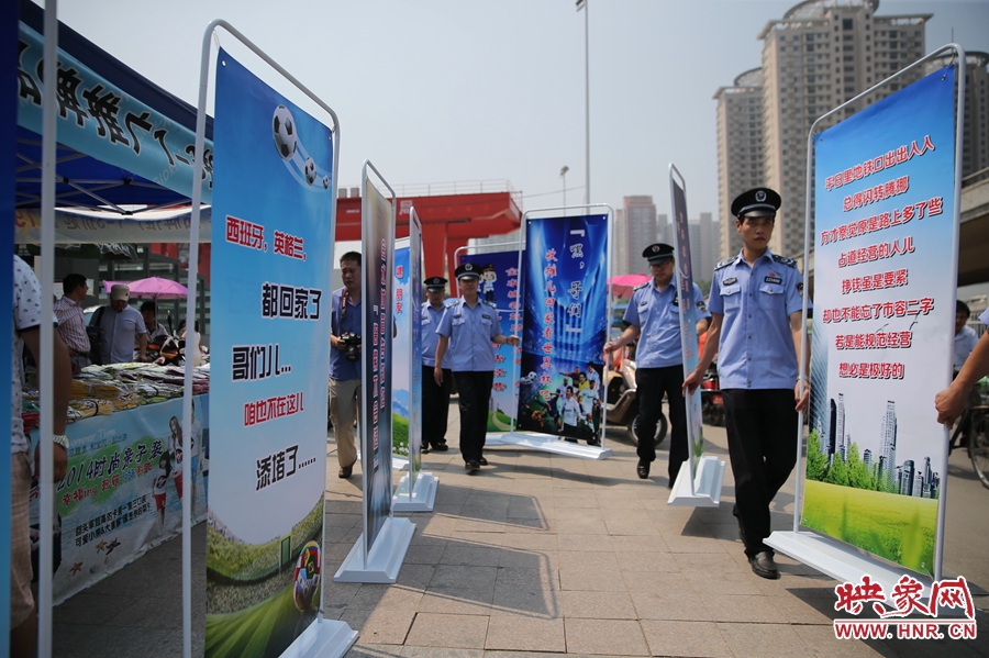 “平日里地鐵口出出入入，總得閃轉(zhuǎn)騰挪......”