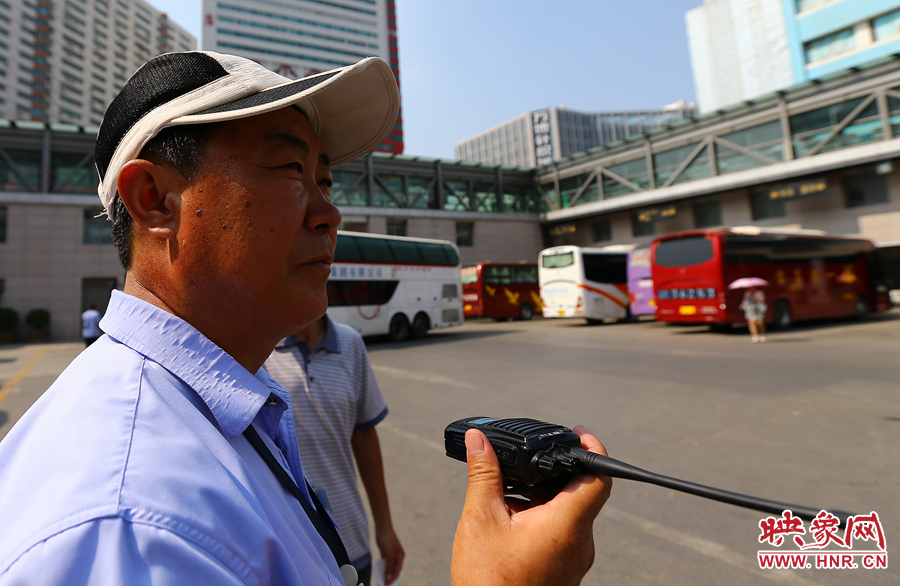 黑紅色的皮膚，是高溫戶外工作者最顯著的“標(biāo)識(shí)”