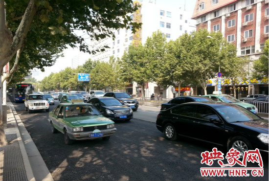 “無車日”仍有許多私家車主選擇開車上路。