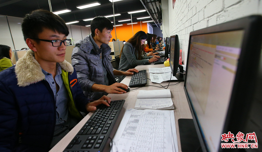 從凌點(diǎn)開(kāi)始，最忙碌的就要數(shù)這些客服人員