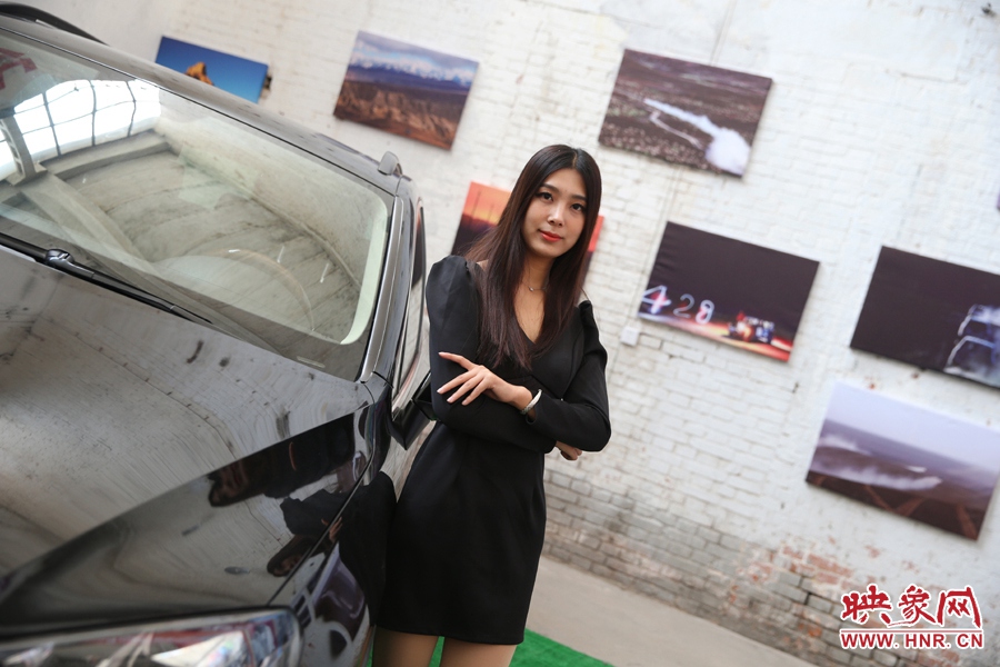 姐是車模，賽車的車。