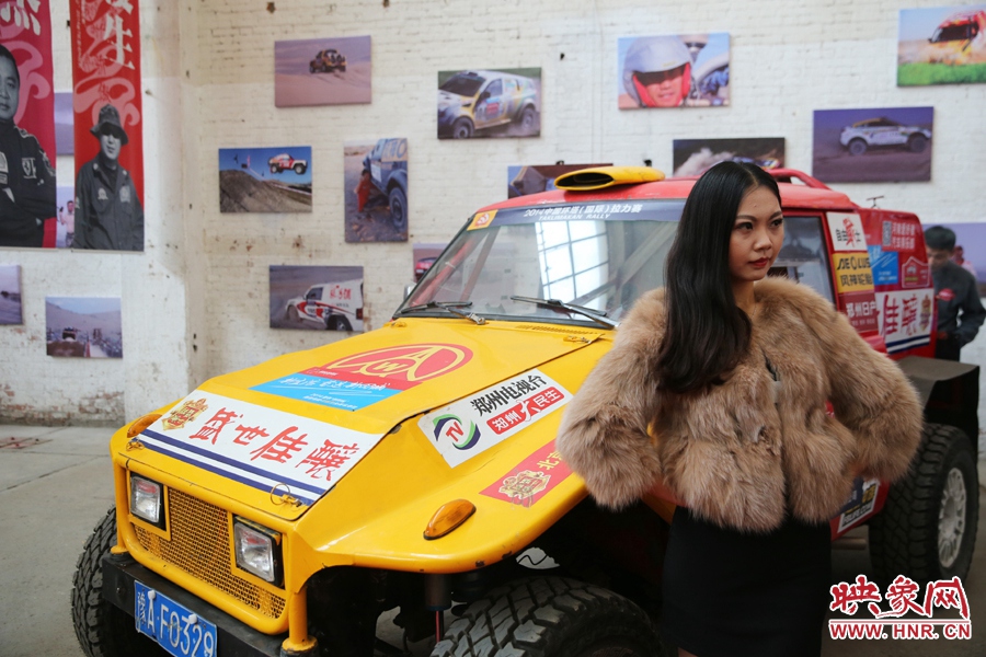 姐是車模，賽車的車。