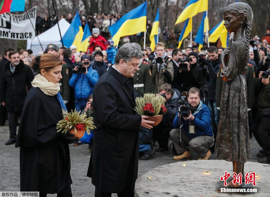 當?shù)貢r間2014年11月22日，烏克蘭基輔，民眾舉行儀式紀念1932-1933烏克蘭大饑荒81周年