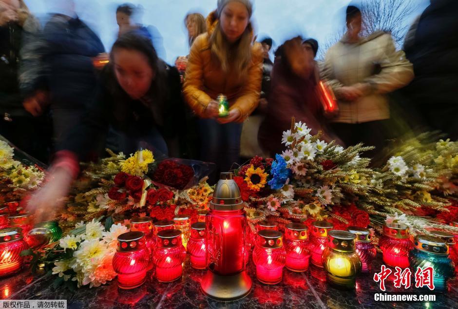 當?shù)貢r間2014年11月22日，烏克蘭基輔，民眾舉行儀式紀念1932-1933烏克蘭大饑荒81周年