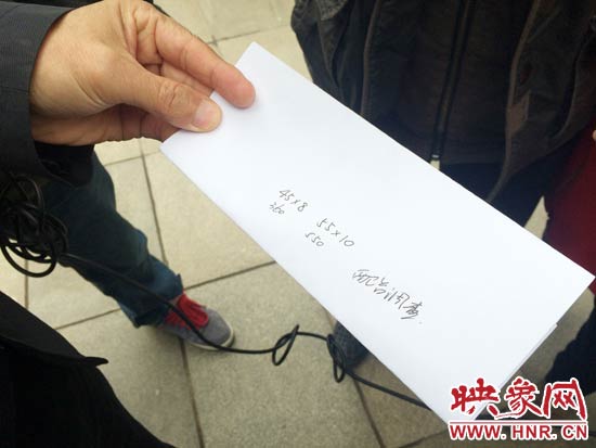 經(jīng)過初步測量，河南省人民會堂主樓的違法廣告牌面積為910平米。