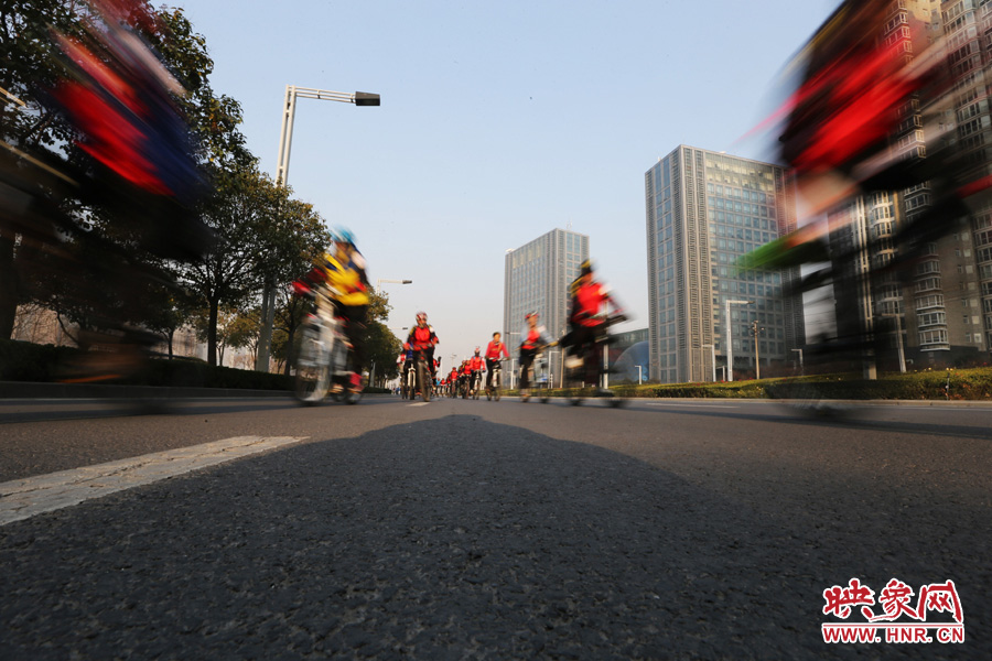 獻(xiàn)愛心、騎行天下，映象網(wǎng)騎行車友樂翻天